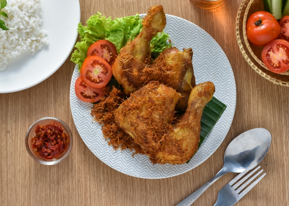 Ayam,Goreng,Lengkuas,Kremes,Or,Galangal,Fried,Chicken,,One,Of