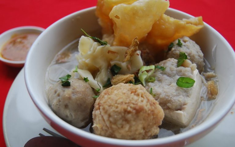 bakso-variations-menjelajahi-ragam-jenis-bakso-khas-indonesia-yang-menggoda-selera